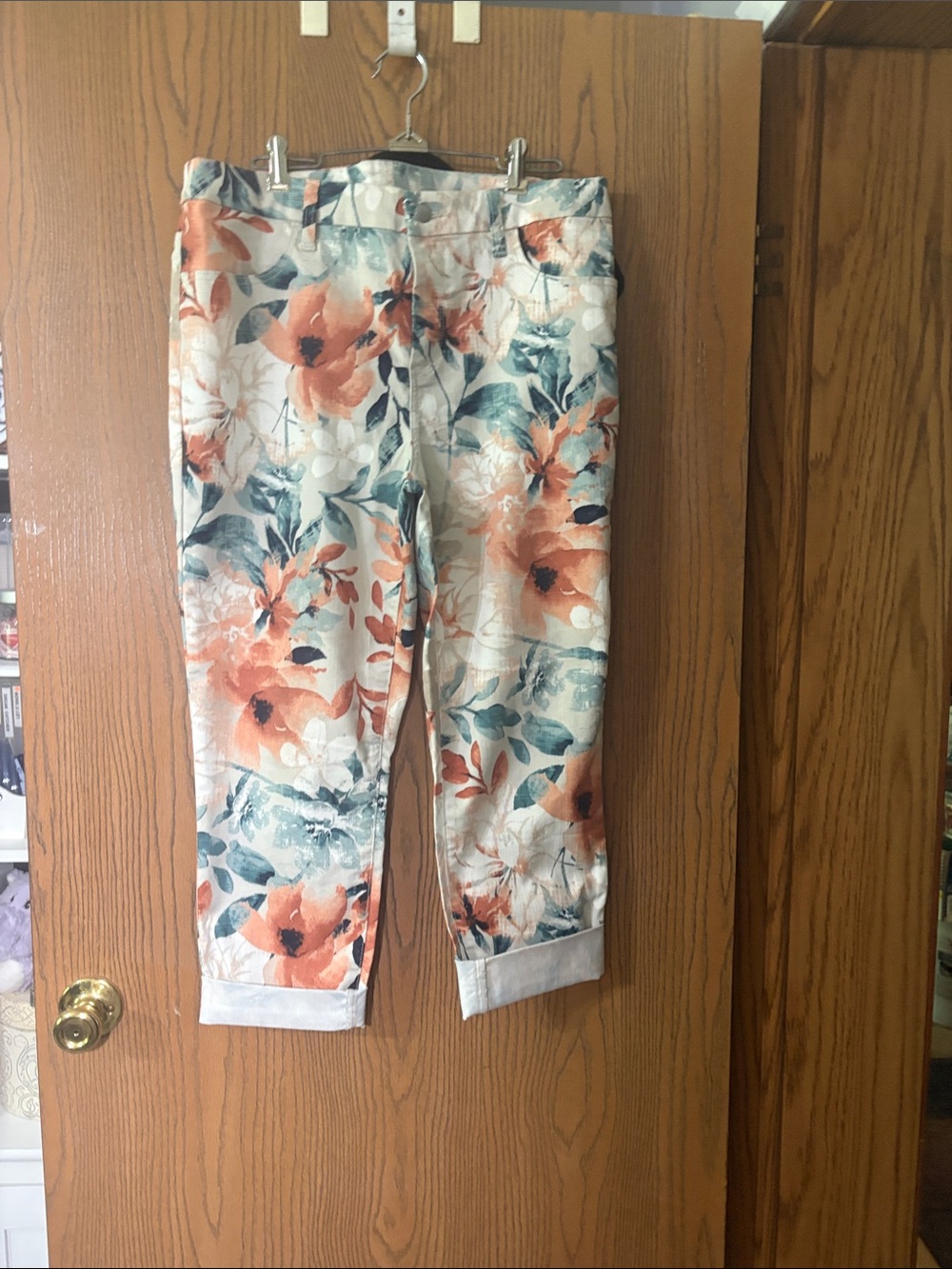 Chico's Teal and Coral Floral Cropped Pants